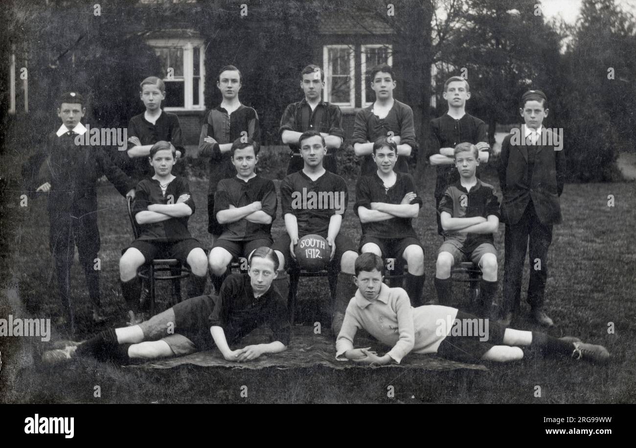 Thingoe Hill, Bury St Edmunds, Suffolk - The 'South' Boy's Football Team from The East Anglian School for Boys (founded in 1873), which became The Culford School (since 1935). Stock Photo