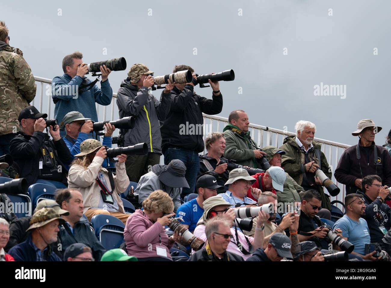 Airshow fans hires stock photography and