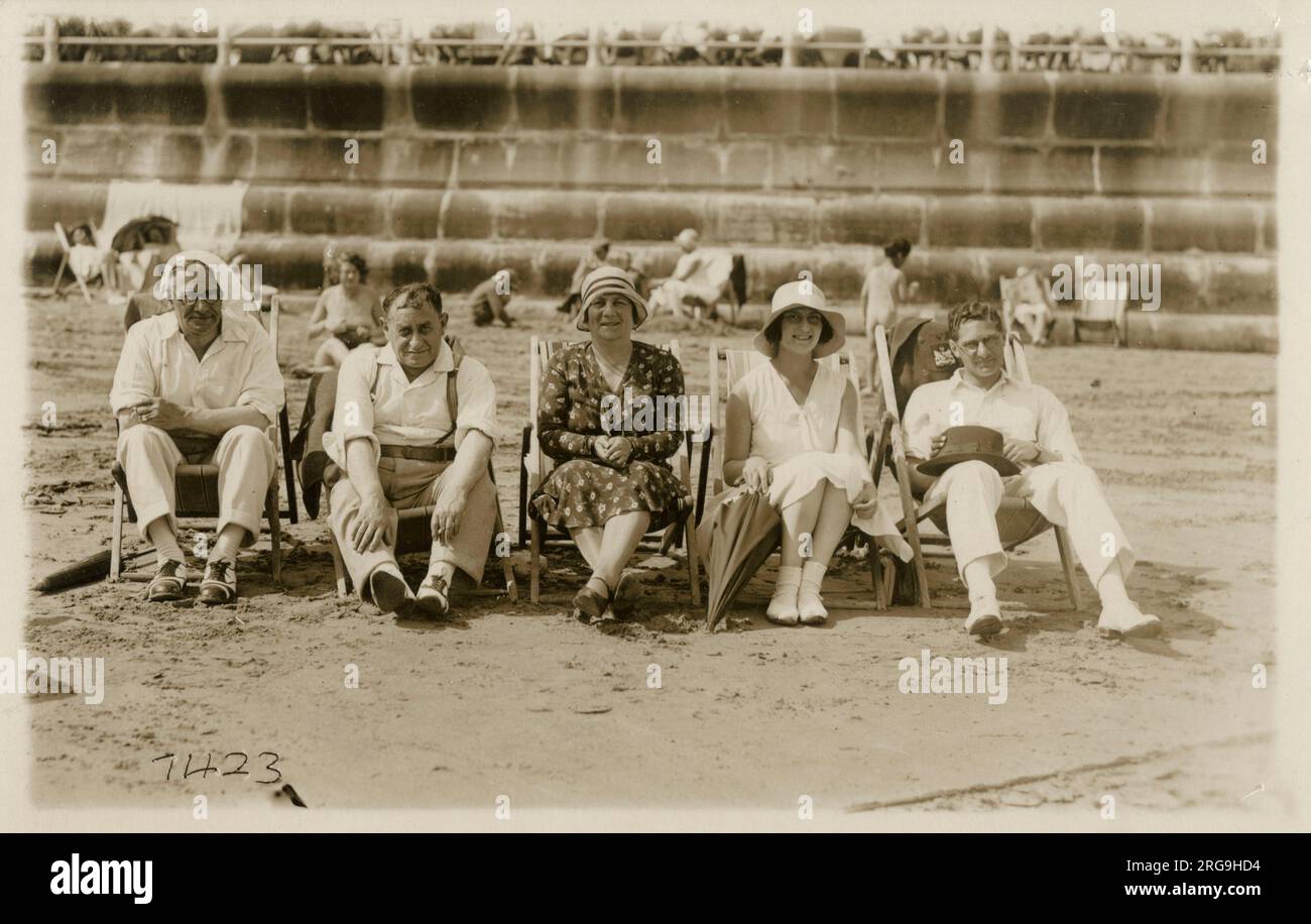 British seaside resort 1930s hi-res stock photography and images - Alamy