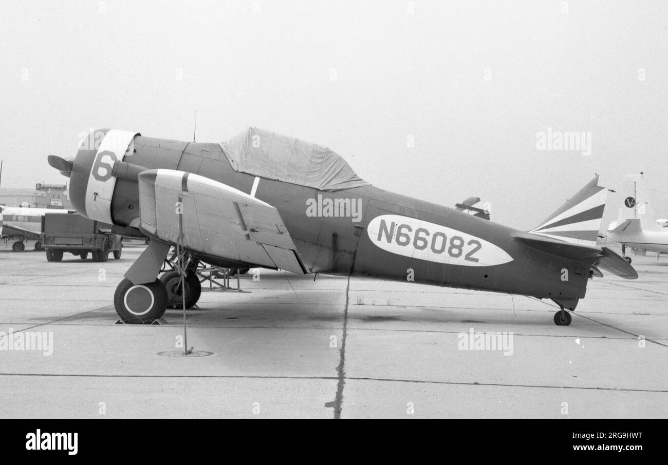 North American SNJ-2 Texan N66082 at La Guardia Airport NY. Constructed as a SNJ-2 (MSN 65-2026) with Bureau of Aeronautics No. 2037. Taken on Strength-Charge with the United States Navy 1946. To Southern Aircraft Sales and Export Co, Miami FL with registration NC66082. To Anthony Stinis-Stinis Air Service-Skytypers Inc, La Guardia Airport NY and Cypress CA with new c-r N66082 in 1963. To Skytypers Inc, Los Alamitos CA keeping c-r N66082 1 January 1984. To Mark D. Dilullo, Charlotte Court VA keeping c-r N66082 1992. To Warlords Inc Paterson NJ keeping c-r N66082 14 August 1995. To Warlords Inc Stock Photo