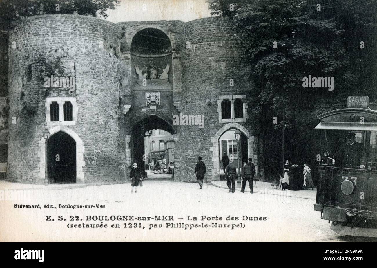 Porte des Dunes, Boulogne-Sur-Mer, Pas-de-Calais, France. A 13th century gate on the Medieval city walls. Stock Photo