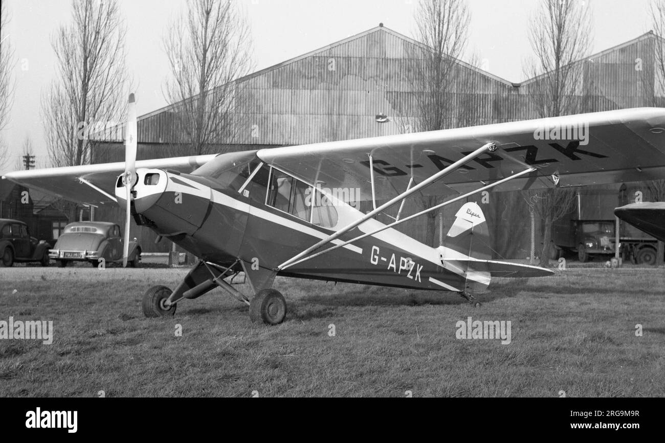 Piper PA-18 Super Cub G-APZK (msn 18-7248), owned by Rent-a-plane Limited, at Stapleford Tawney Stock Photo