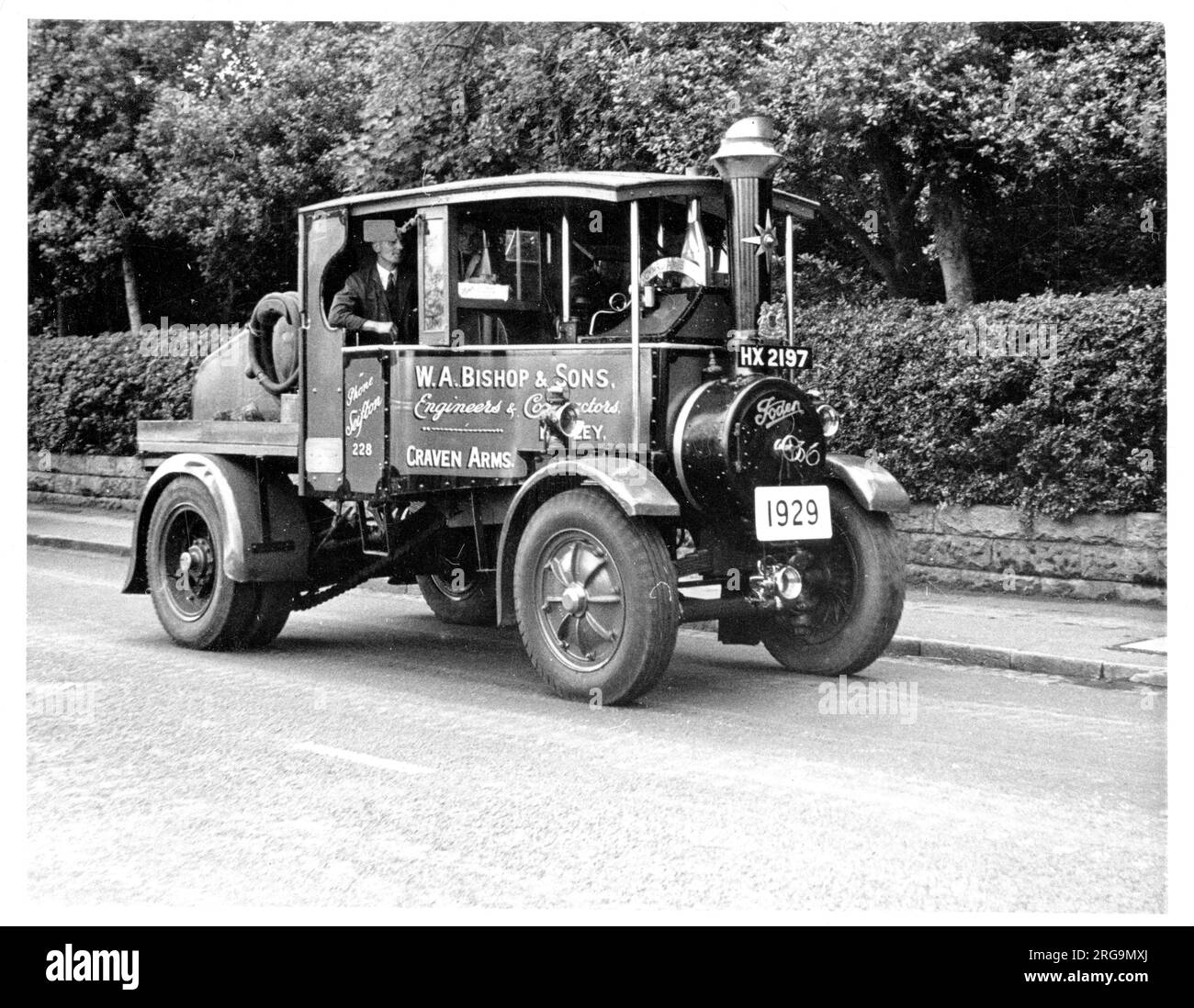 Foden 6-ton Tractor, regn. HX 2197, number: 13832, 'The Dorset Wanderer'. Built in 1930 by Edwin Foden, Sons and Co of Elworth Works, Sandbach, powered by a 4 Nhp compound steam engine. Stock Photo