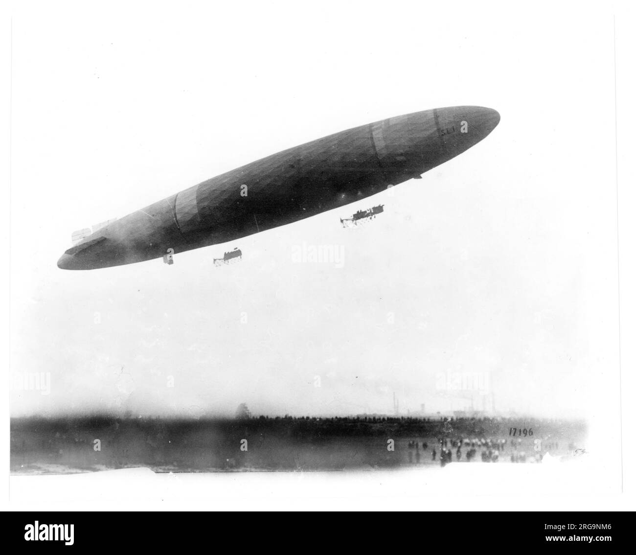 Schutte-Lanz SL.1 rigid airship, designed and Built by the Schutte-Lanz company, set-up by Johann Schutte and Karl Lanz. The SL.1 was Built largely from wood with a geodesic framework, similar to the construction method developed by Barnes-Wallis in the 1930s. First flown on 17 October 1911 the SL.1 had a few accidents and was modified to improve stability, amongst other problems. The SL.1 was finally withdrawn from use after a forced landing on 17 July 1913, during the return flight to Berlin, from Konigsberg Stock Photo