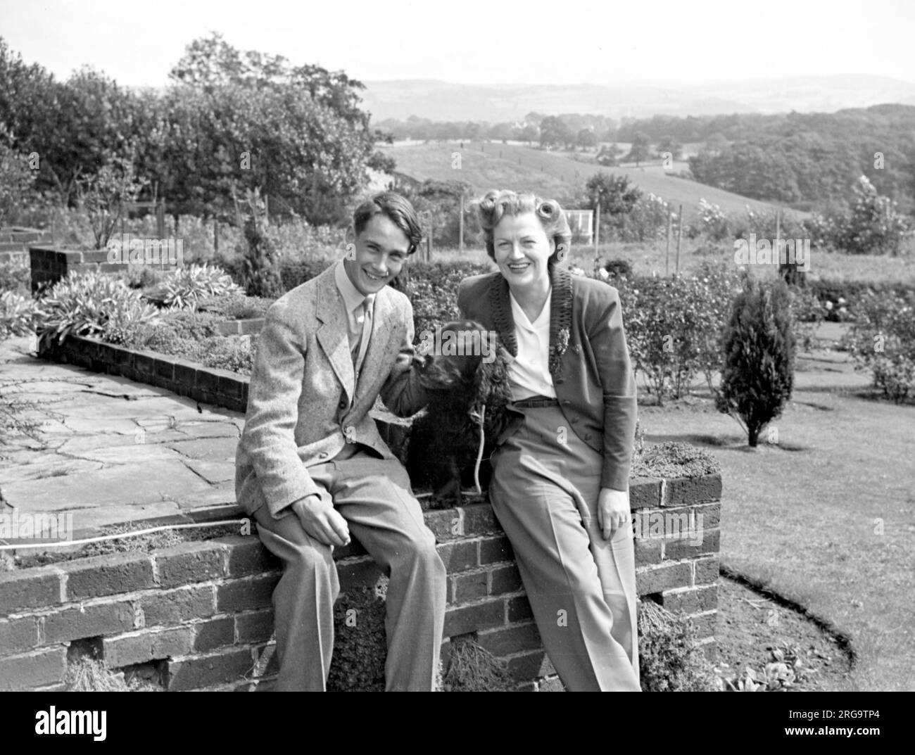 Gracie Fields (1898-1979) - English actress, singer and comedian and star of both cinema and music hall, pictured with friends at Prestbury, after returning from the United States. Stock Photo