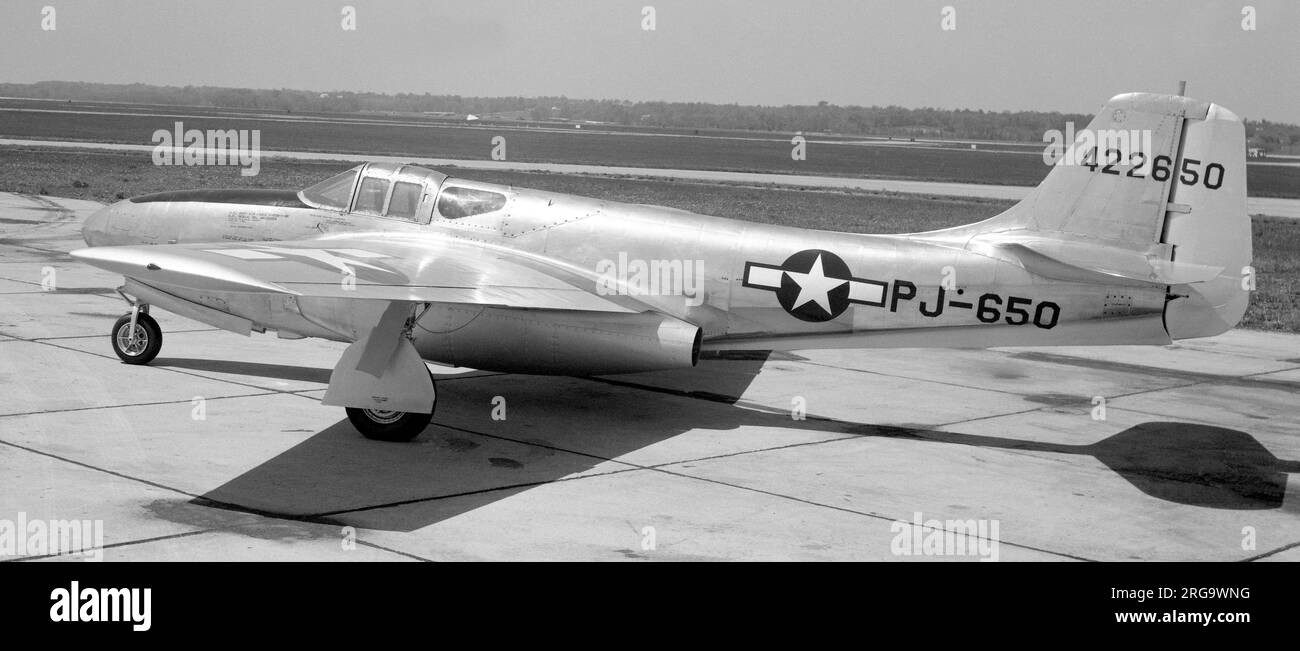 United States Air Force - Bell P-59B-1-BE Airacomet 44-22650 (msn 27-58) at Wright-Patterson AFB. 30 October 1944 :taken on strength by USAAF, (delivered prior to contract cancellation). 1947: to the National Advisory Committee for Aeronautics laboratory at Cleveland, Ohio. 1947: To Kirtland Air Force Base, New Mexico, for tests in18 September 1947: returned to USAF. 1950: struck off charge at Kirtland Air Force Base, NM 1951: Displayed in front of the base headquarters at Kirtland AFB. 1955: to New Mexico Air National Guard, Kirtland AFB as a Ground Instructional Aircraft. February 1956: tran Stock Photo