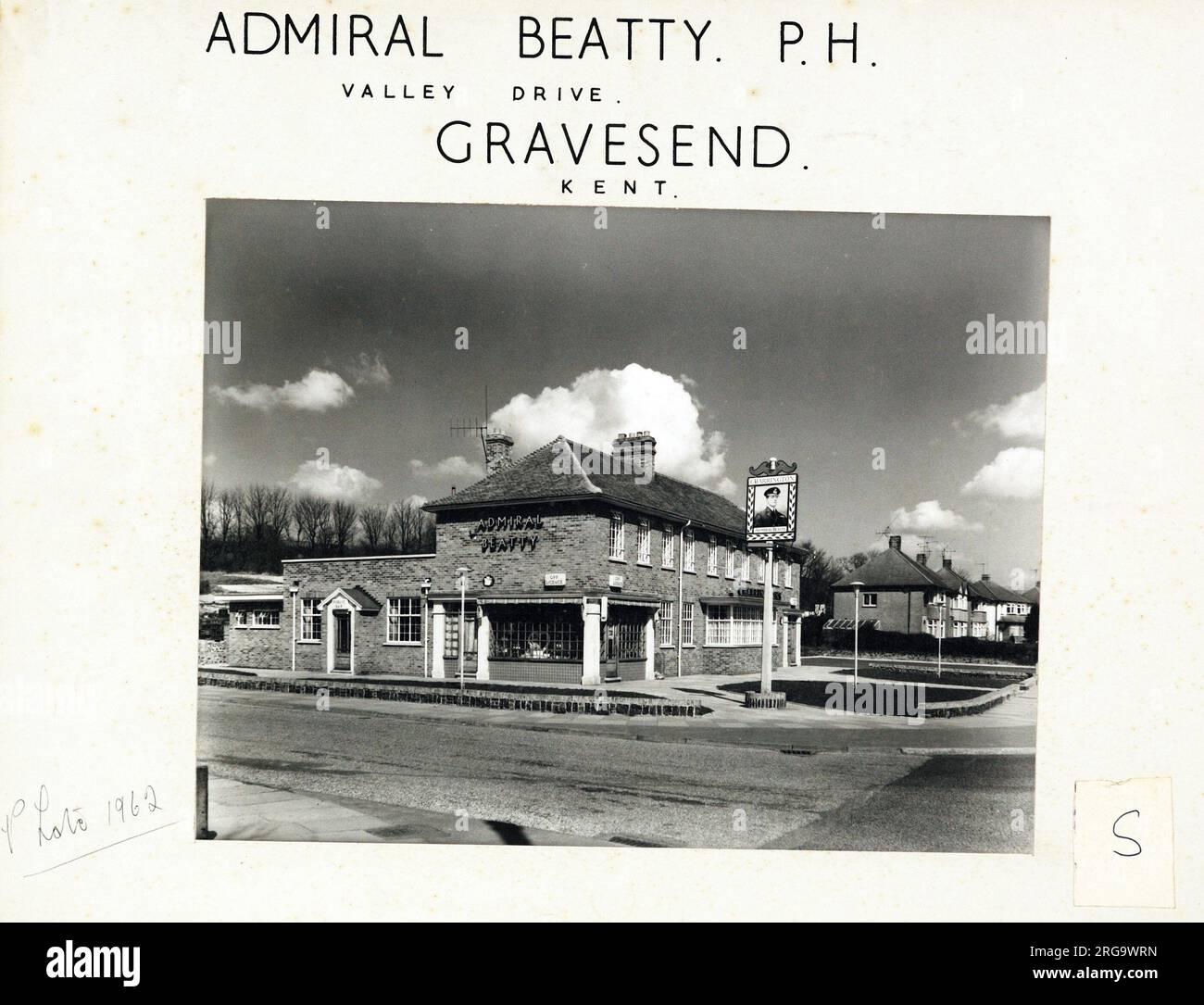 Photograph of Admiral Beatty PH, Gravesend, Kent. The main side of the print (shown here) depicts: Corner on view of the pub.  The back of the print (available on request) details: Trading Record 1947 . 1961 for the Admiral Beatty, Gravesend, Kent DA12 5RS. As of July 2018 . Demolished Stock Photo