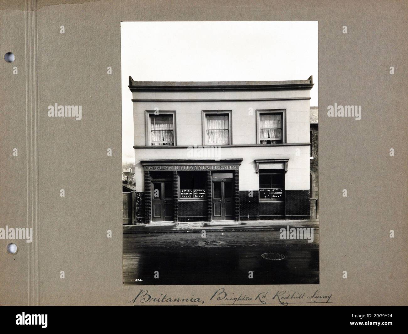 Photograph of Britannia PH, Redhill, Surrey. The main side of the print (shown here) depicts: Face on view of the pub.  The back of the print (available on request) details: Nothing for the Britannia, Redhill, Surrey RH1 6PP. As of July 2018 . This pub was closed and demolished in 1960 Stock Photo