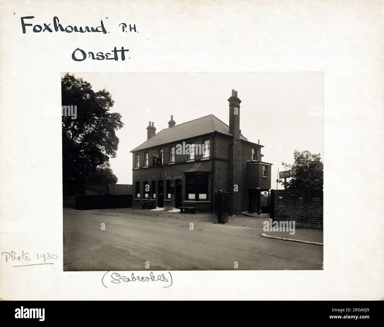 Photograph of Foxhound PH, Orsett, Essex. The main side of the print