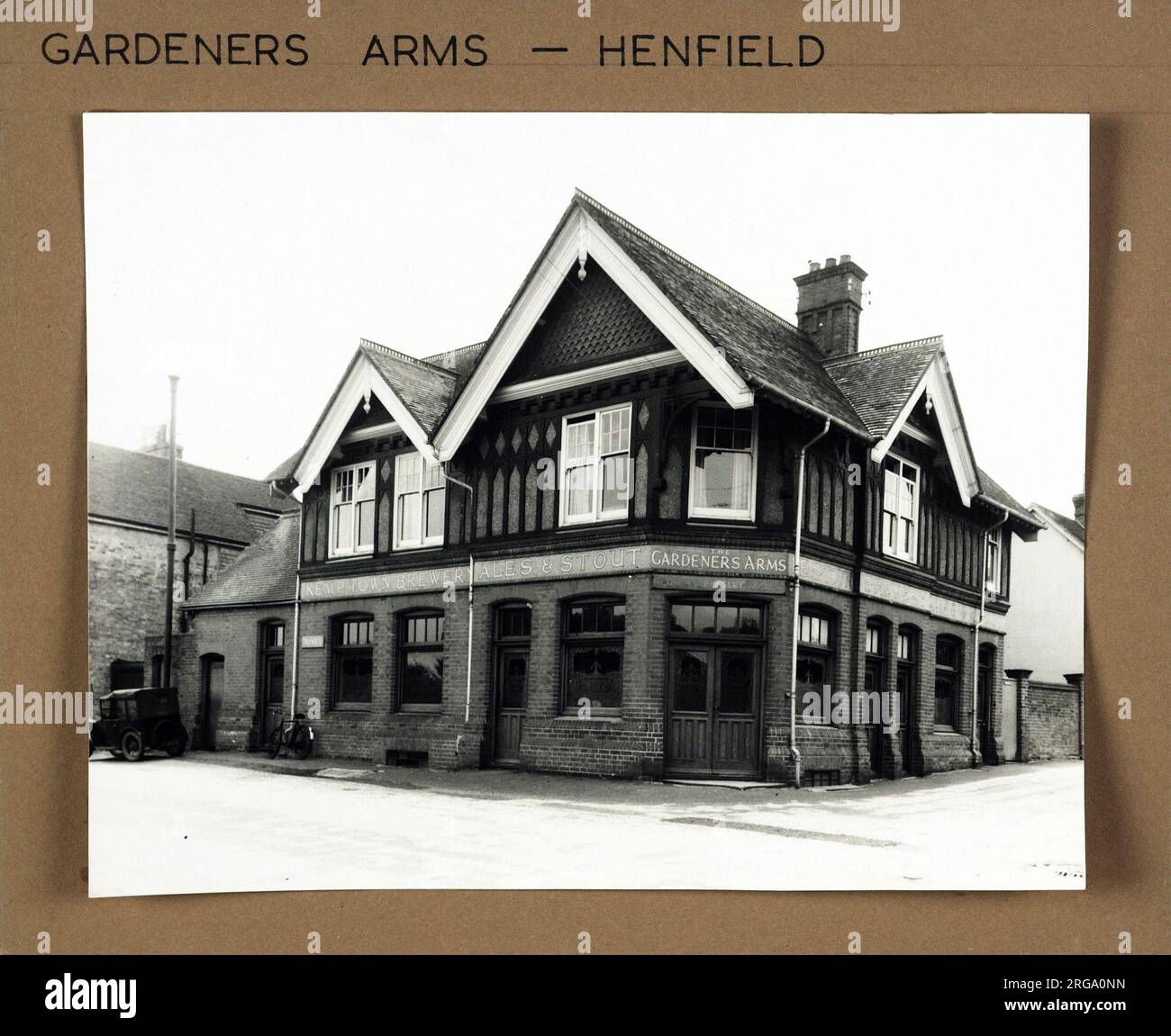 Photograph of Gardeners Arms, Henfield, Sussex. The main side of the print (shown here) depicts: Corner on view of the pub.  The back of the print (available on request) details: Nothing for the Gardeners Arms, Henfield, Sussex BN5 9DU. As of July 2018 . As of July 2016 . under development Stock Photo