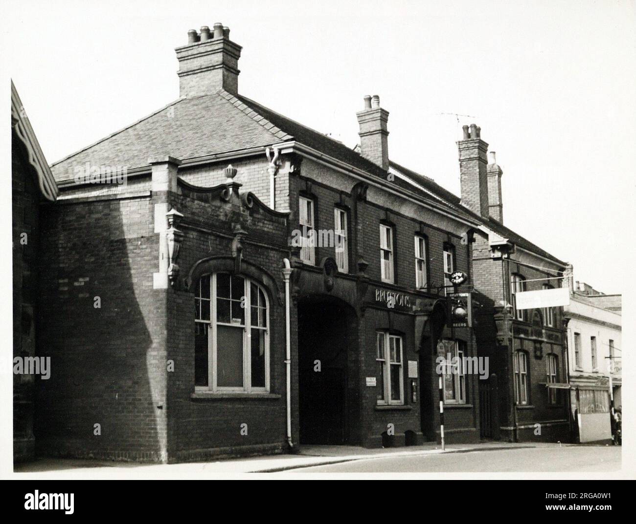 Photograph of Globe & Crown PH, Yeovil, Somerset. The main side of the