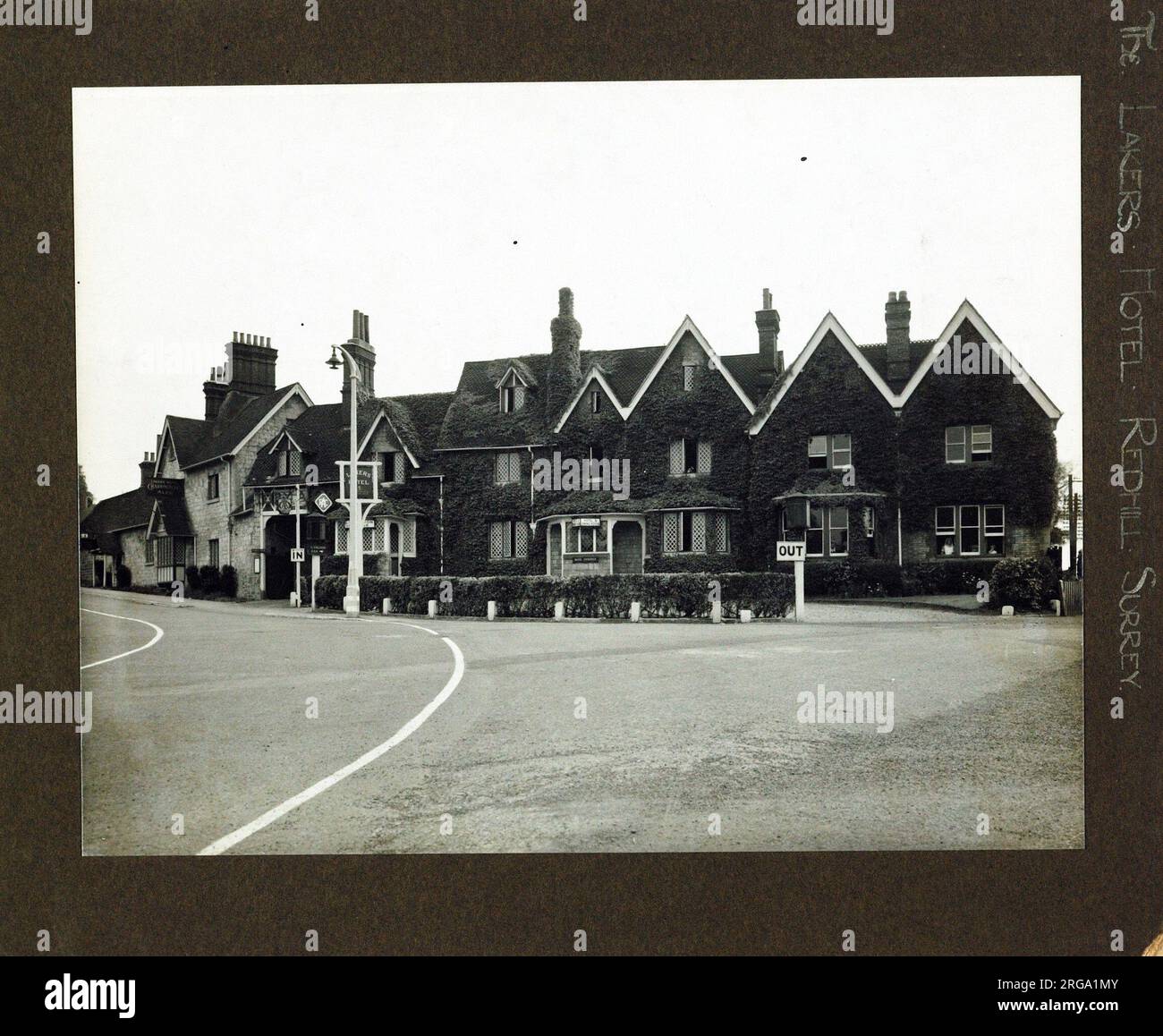 Photograph of Lakers Hotel, Redhill, Surrey. The main side of the print (shown here) depicts: Face on view of the pub.  The back of the print (available on request) details: Nothing for the Lakers Hotel, Redhill, Surrey RH1 4BL. As of July 2018 . Toby Carvery (Mitchells & Butlers) Stock Photo