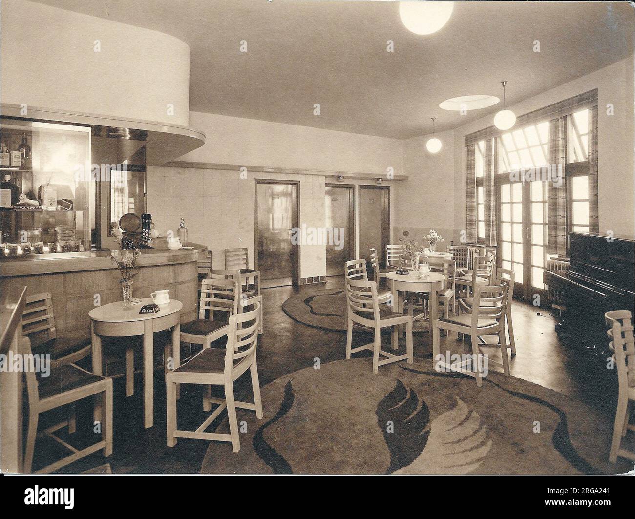 Photograph of Marlborough Arms, Old Kent Road, London. The main side of the print (shown here) depicts: Interior bar of the pub.  The back of the print (available on request) details: Nothing for the Marlborough Arms, Old Kent Road, London SE1 5JU. As of July 2018 . Site now a block of flats Stock Photo