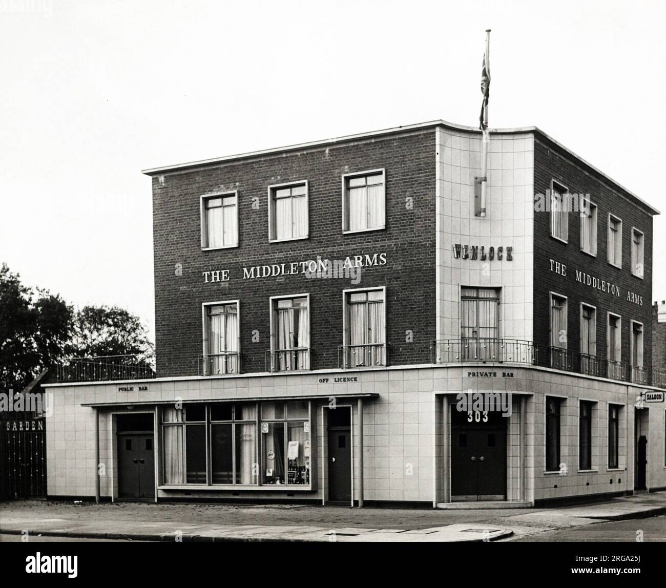 Photograph of Middleton Arms, Dalston, London. The main side of the print (shown here) depicts: Corner on view of the pub.  The back of the print (available on request) details: Floor Plan for the Middleton Arms, Dalston, London E8 3LX. As of July 2018 . Demolished c 2002. Replaced by flats, Stock Photo