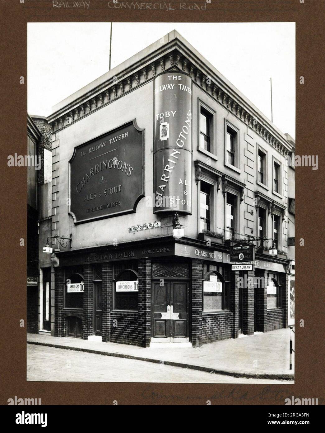 Photograph of Railway Tavern , Limehouse, London. The main side of the print (shown here) depicts: Corner on view of the pub.  The back of the print (available on request) details: Nothing for the Railway Tavern, Limehouse, London E14 7JD. As of July 2018 . Renamed The Craft Beer Co Limehouse . Punch Taverns Stock Photo