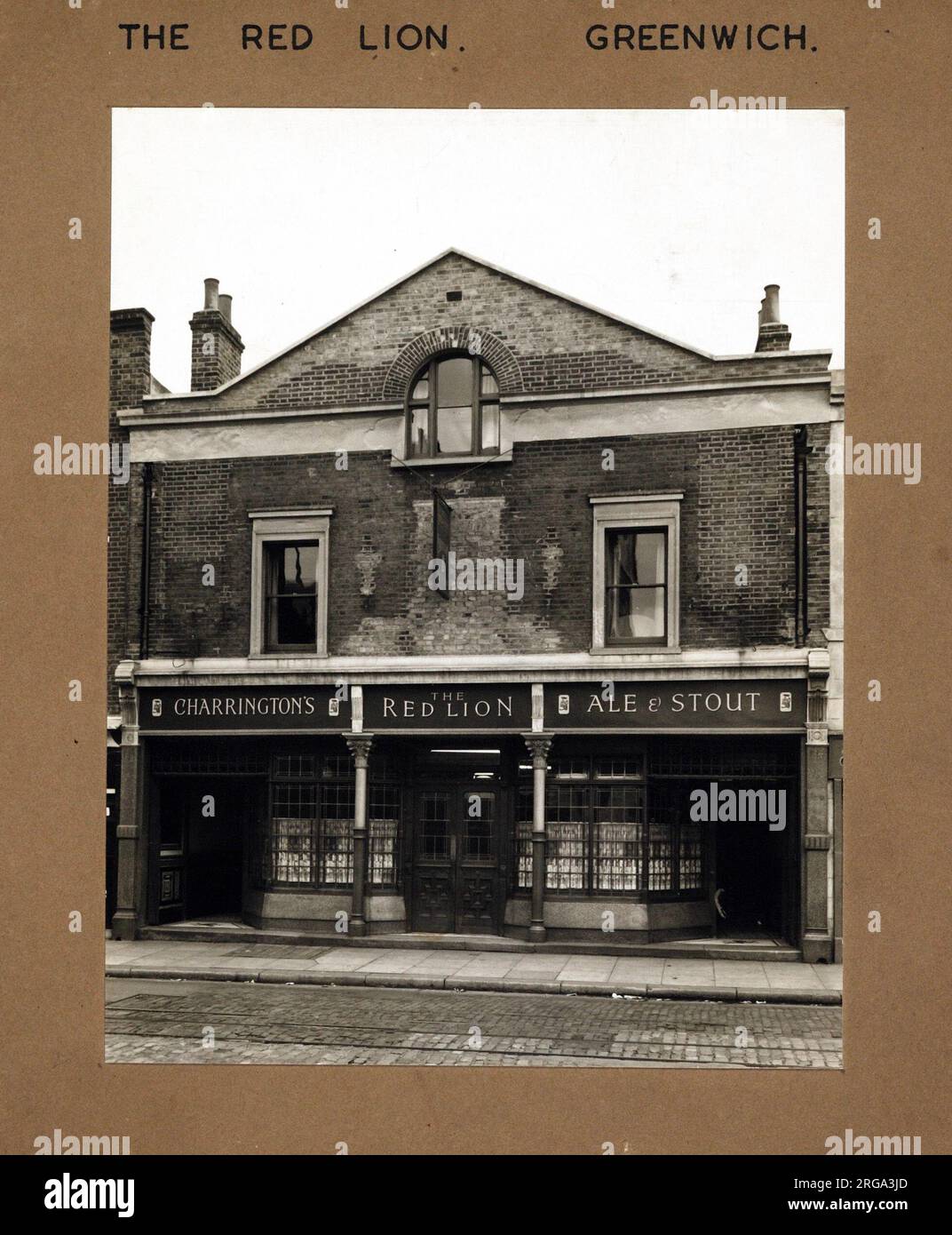 Photograph of Red Lion PH, Greenwich, London. The main side of the print (shown here) depicts: Face on view of the pub.  The back of the print (available on request) details: Nothing for the Red Lion, Greenwich, London SE10 8JL. As of July 2018 . Demolished to create new access to college behind Stock Photo