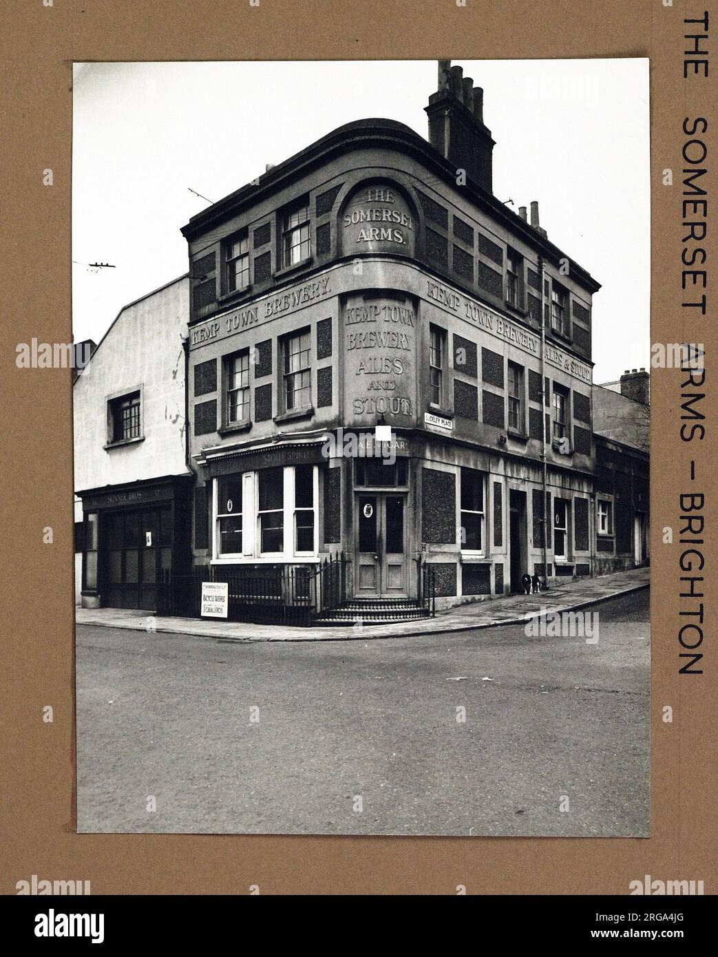 Photograph of Somerset Arms, Brighton, Sussex. The main side of the print (shown here) depicts: Corner on view of the pub.  The back of the print (available on request) details: Nothing for the Somerset Arms, Brighton, Sussex BN2 1EF. As of July 2018 . Now Necot coffee house Stock Photo