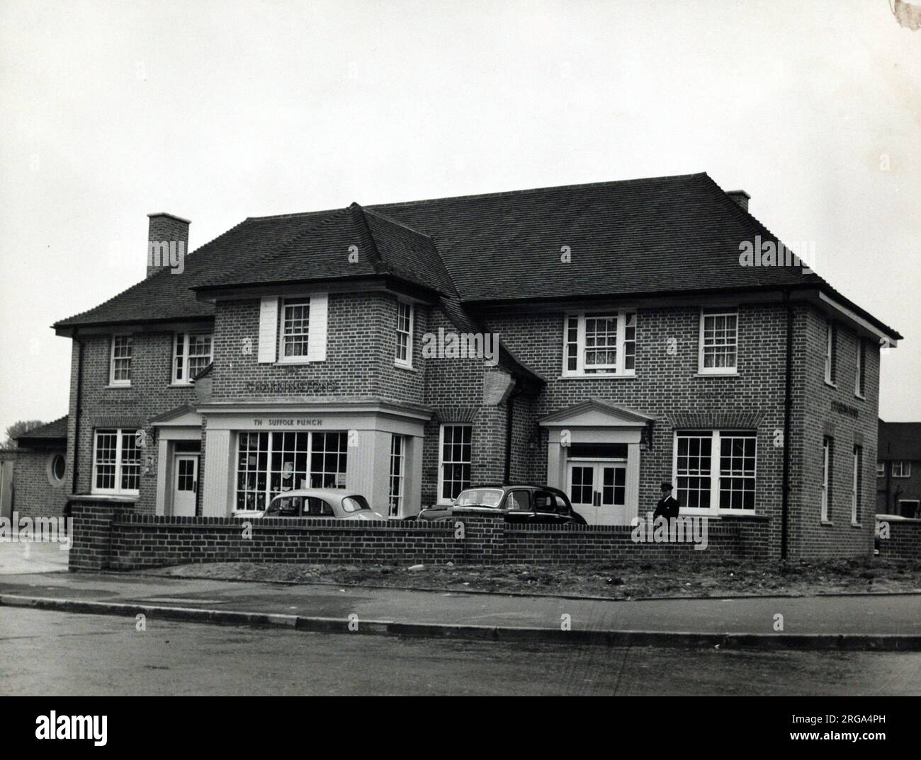 Photograph of Suffolk Punch PH, Borehamwood, Hertfordshire. The main side of the print (shown here) depicts: Right face on view of the pub.  The back of the print (available on request) details: Nothing for the Suffolk Punch, Borehamwood, Hertfordshire WD6 2PA. As of July 2018 . Renamed Willow Tree now flats Stock Photo