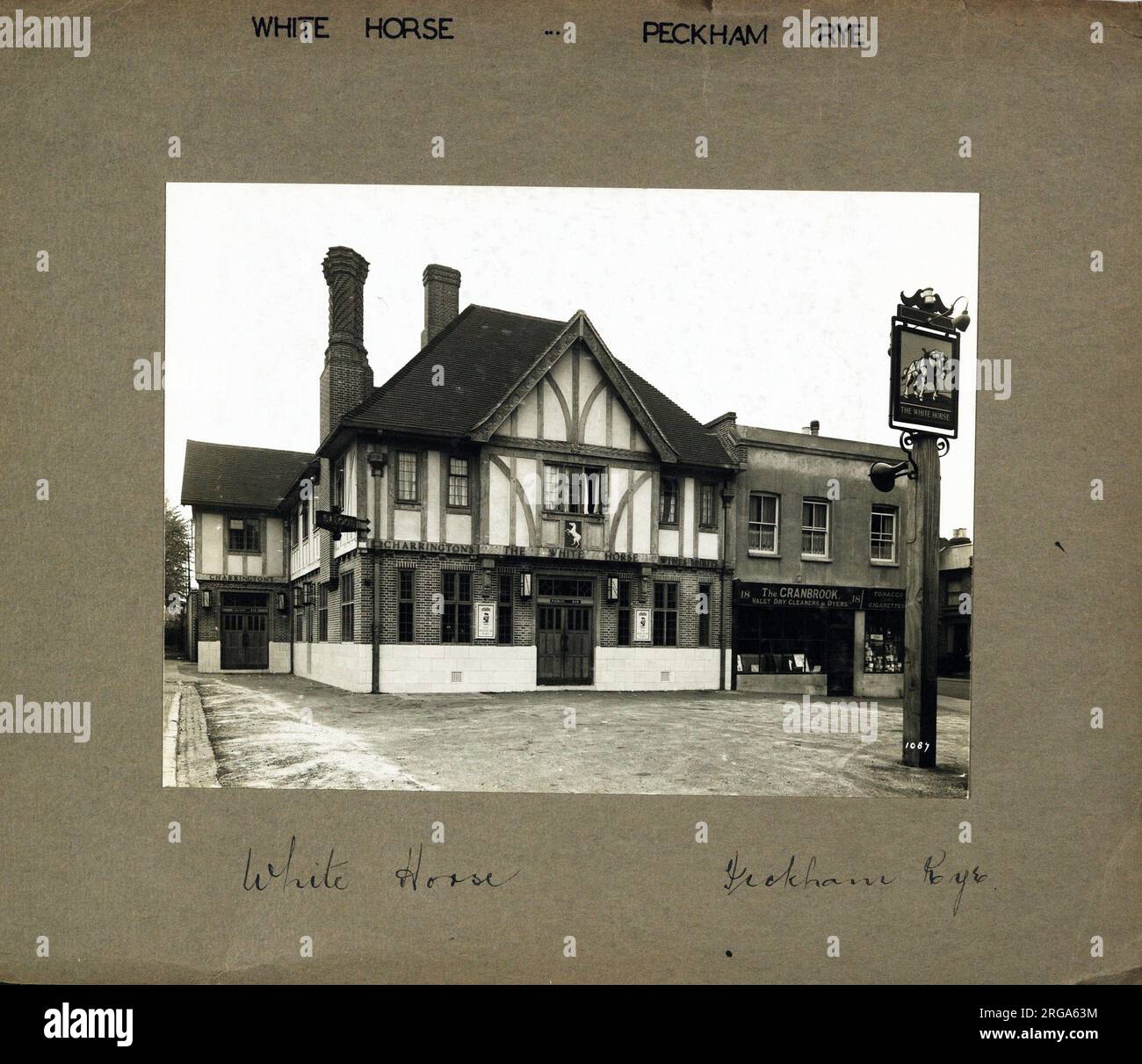 Photograph of White Horse PH, Peckham, London. The main side of the print (shown here) depicts: Face on view of the pub.  The back of the print (available on request) details: Nothing for the White Horse, Peckham, London SE15 4JR. As of July 2018 . Punch Taverns Stock Photo