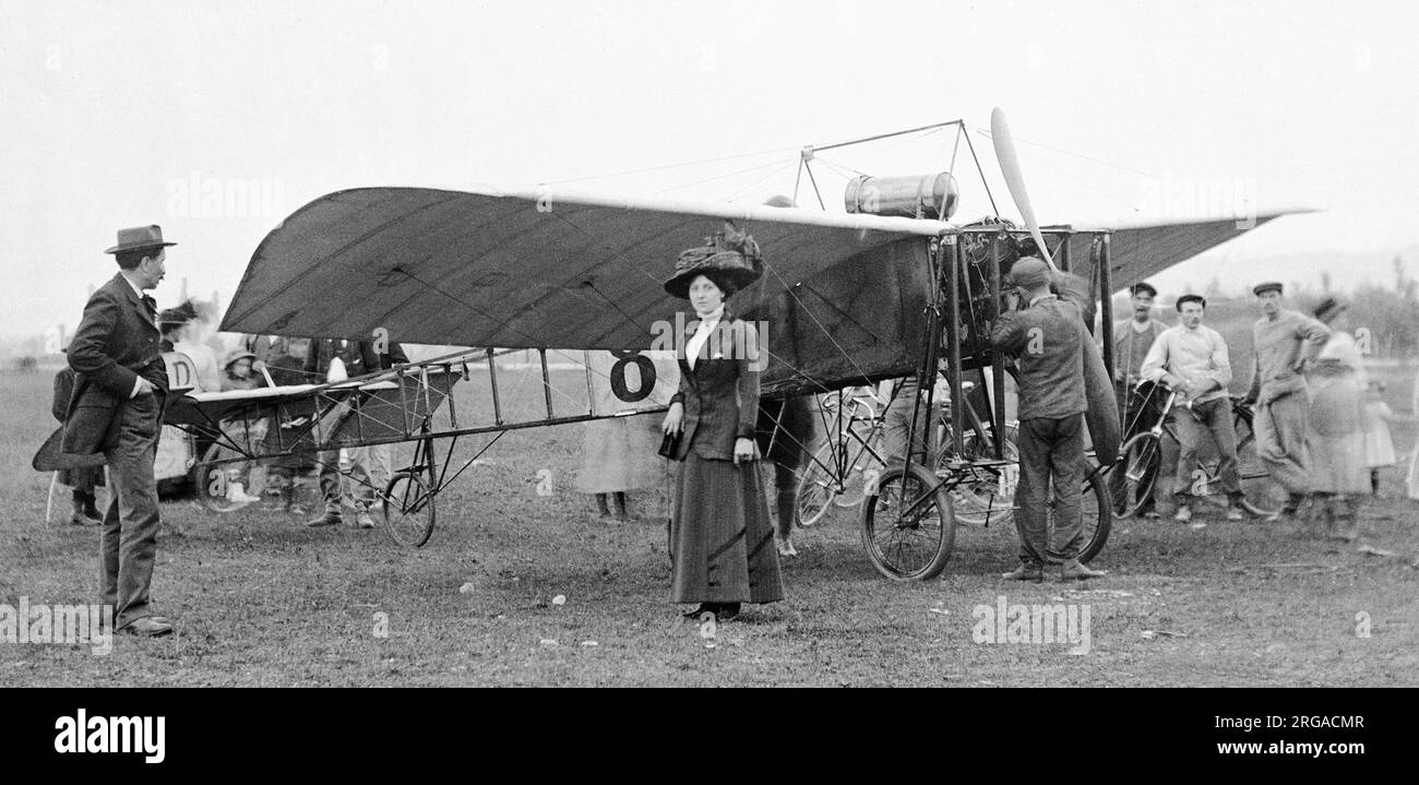 Bleriot XI '8', undergoing repair after landing 'Aux Vaches' (among the cows - the French term for landing away from an airfield) Stock Photo