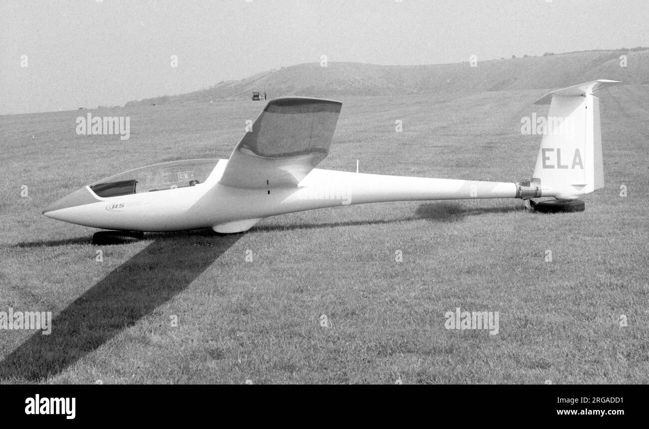 Schleicher ASW19 'ELA', at the London Gliding Club, on Dunstable Downs