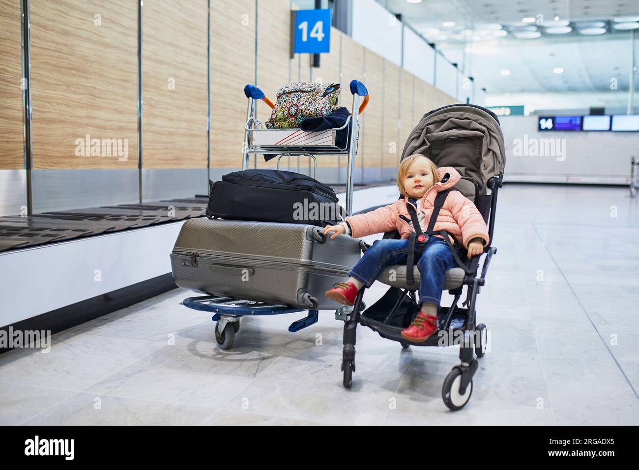 Baby stroller or pushchair airport hi res stock photography and images Alamy