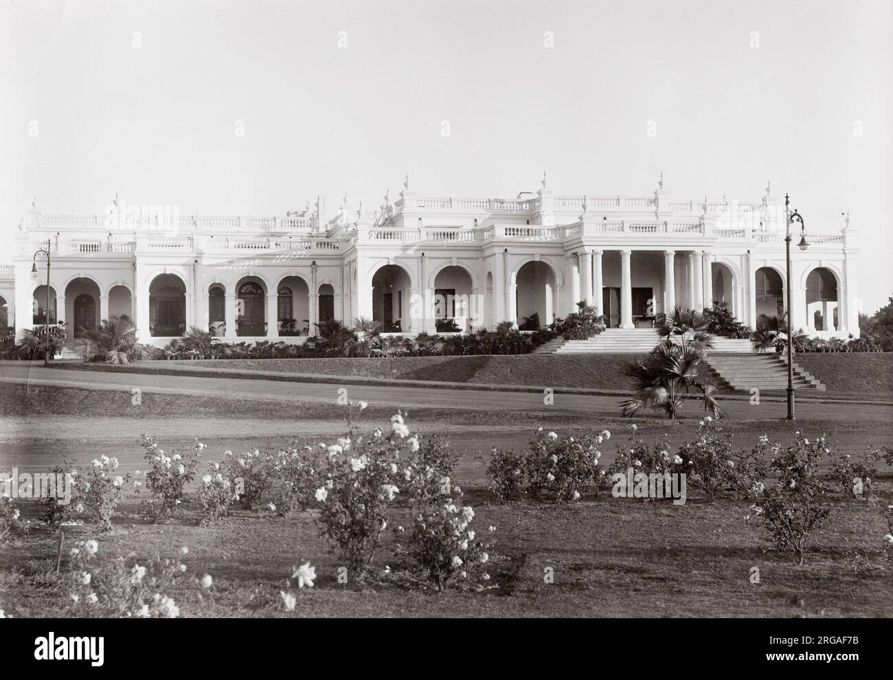 Early 20th century - vintage photograph of buildings, New Delhi, India. Stock Photo