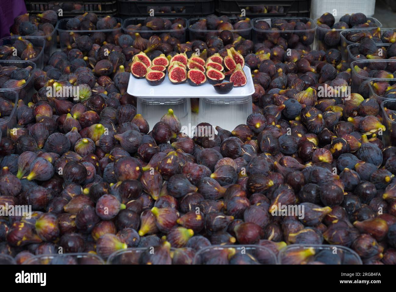 .A fruit and vegetable stall in the Seo de Urgell street market.  Un puesto de frutas y verduras en el mercado callejero de la Seo de Urgell. Stock Photo