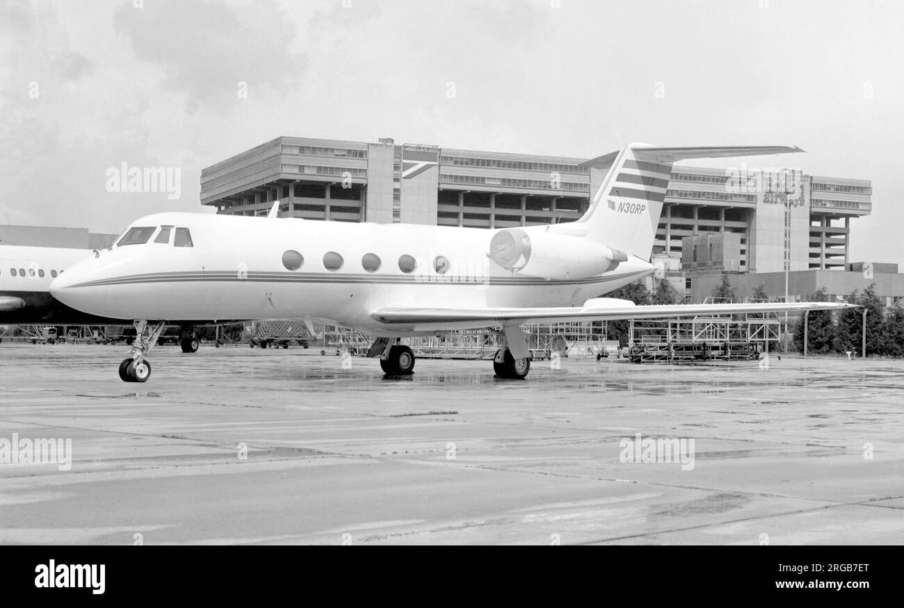 Grumman G-1159 Gulfstream II N30RP (msn 113) of RCA - (Radio Corporation of America) Stock Photo