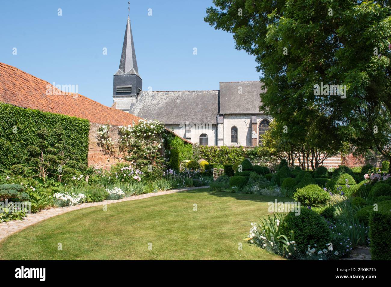 Eglise Notre dame de l Assomption, Jardins de Maizicourt Stock Photo