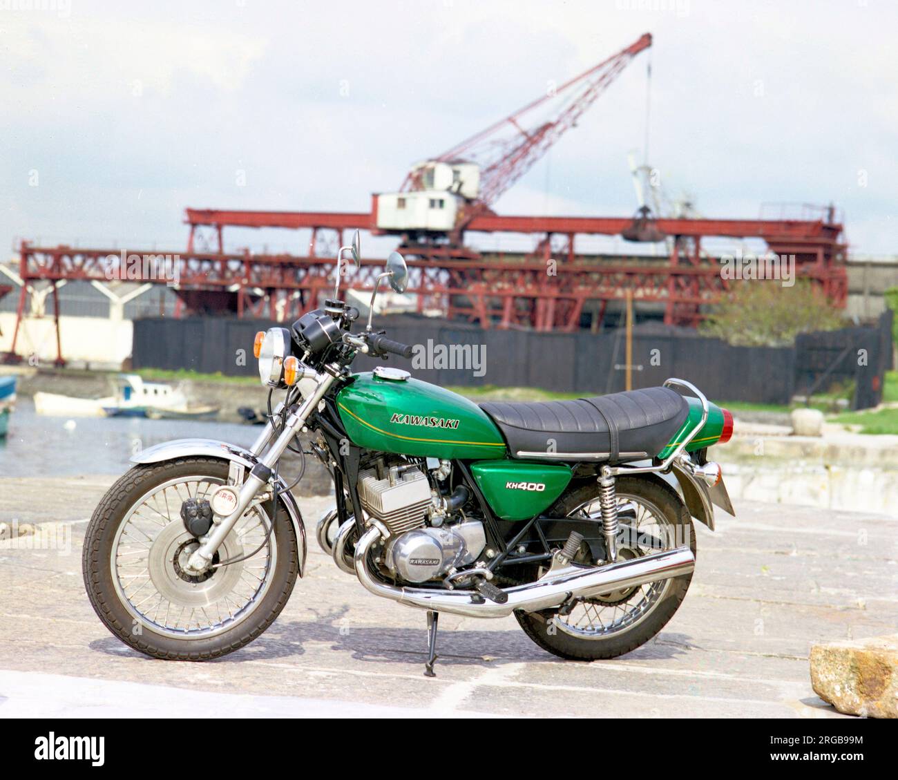 Kawasaki KH 400 motorbike Stock Photo - Alamy