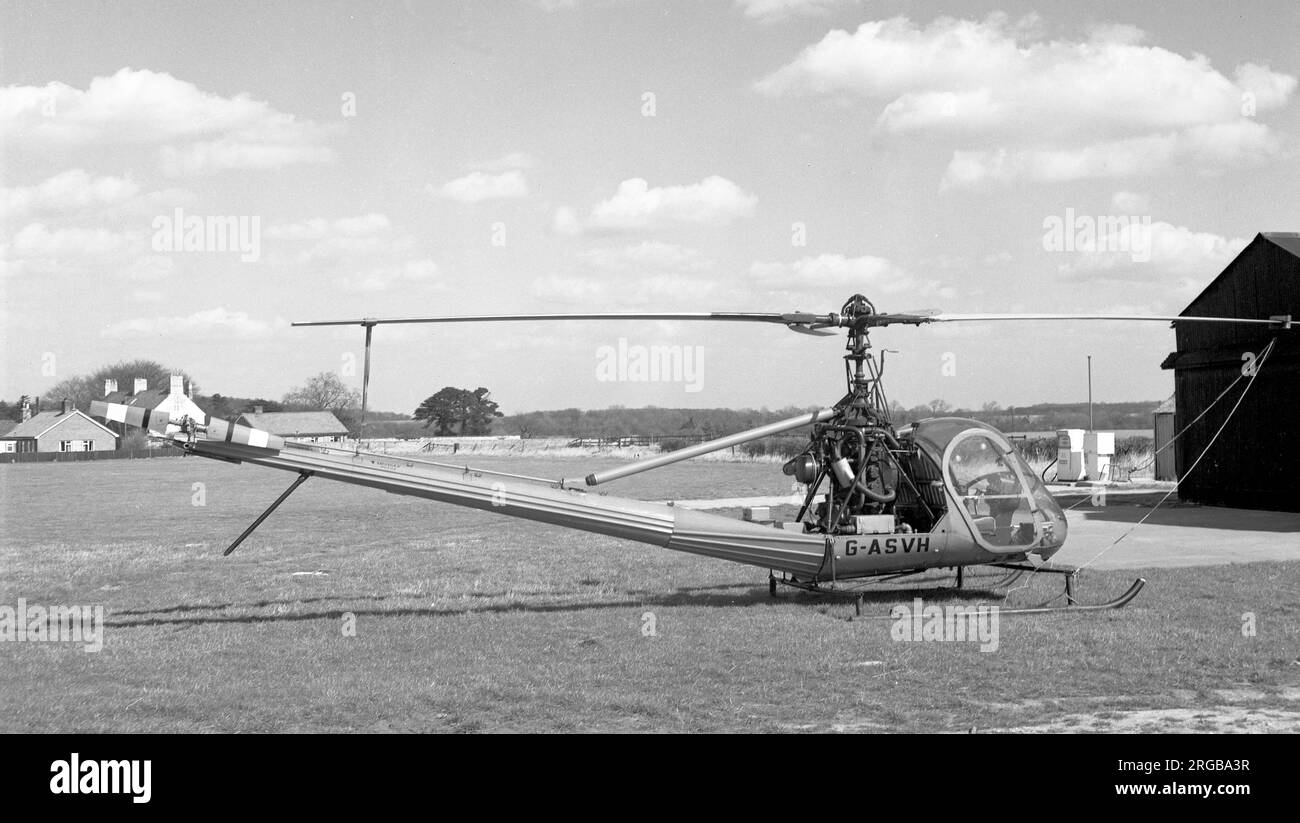 Hiller UH-12B G-ASVH (msn 510), at Netherthorpe in March 1978 Stock ...