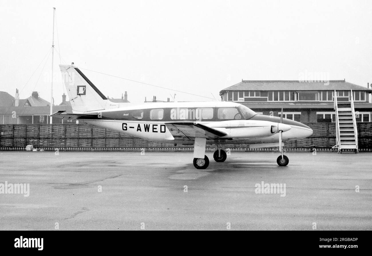 Piper pa 31 navajo hires stock photography and images Alamy