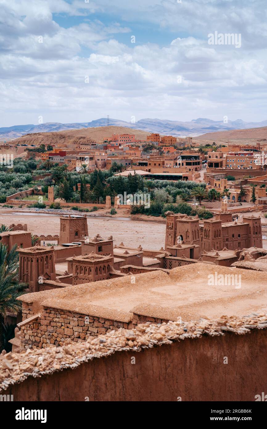 Ait Ben Haddou: UNESCO World Heritage site in Morocco, a breathtaking kasbah village showcasing ancient mud-brick architecture against stunning desert Stock Photo