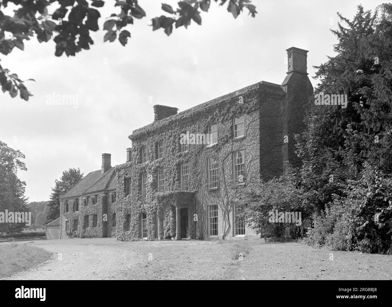 Ivy covered house Black and White Stock Photos & Images - Alamy