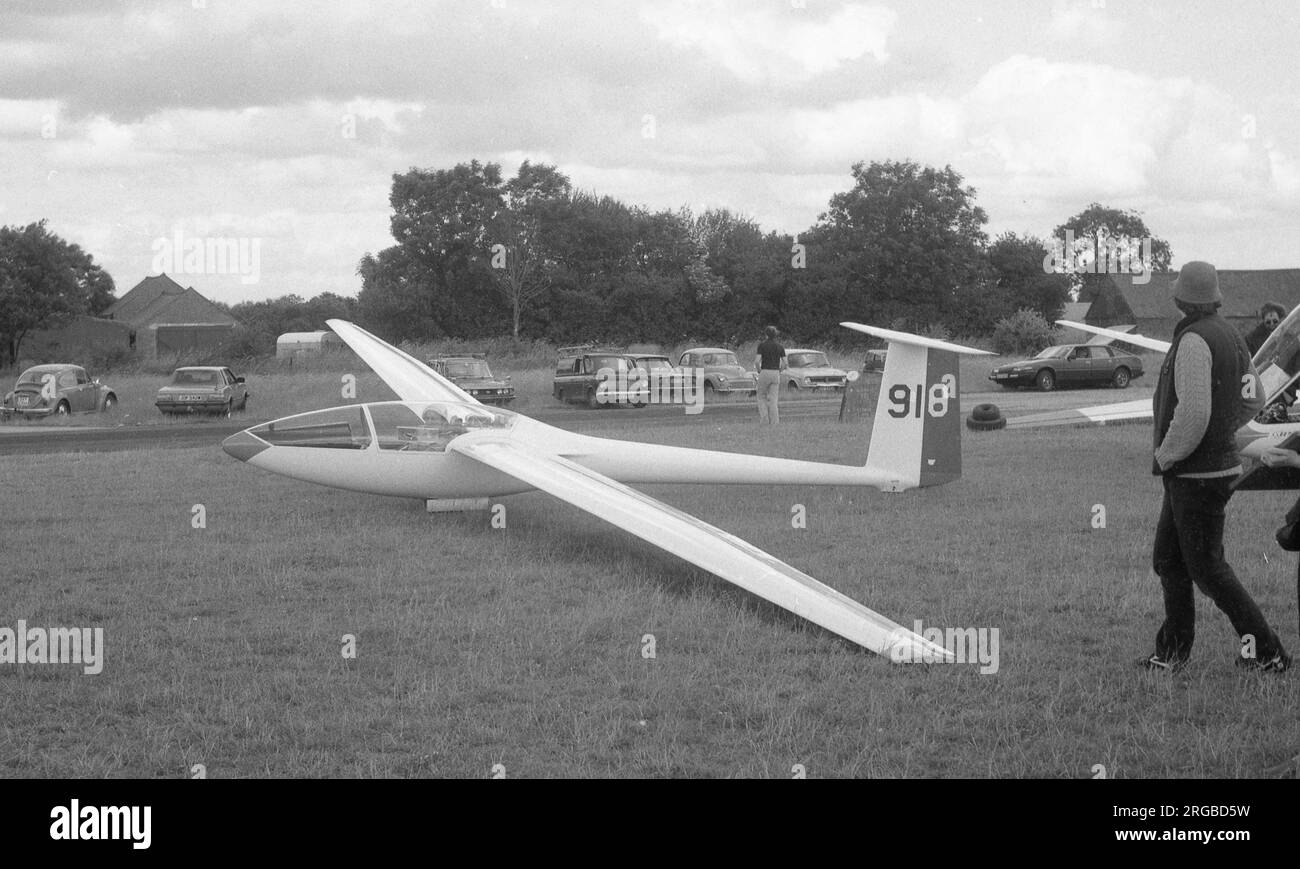 Slingsby T.59F Kestrel 19 '918' (msn 1790, BGA 1683), at a regional gliding competition in the 1980s. The Slingsby Kestrel was a licence-built - developed version of the Glasglugel 401. Stock Photo