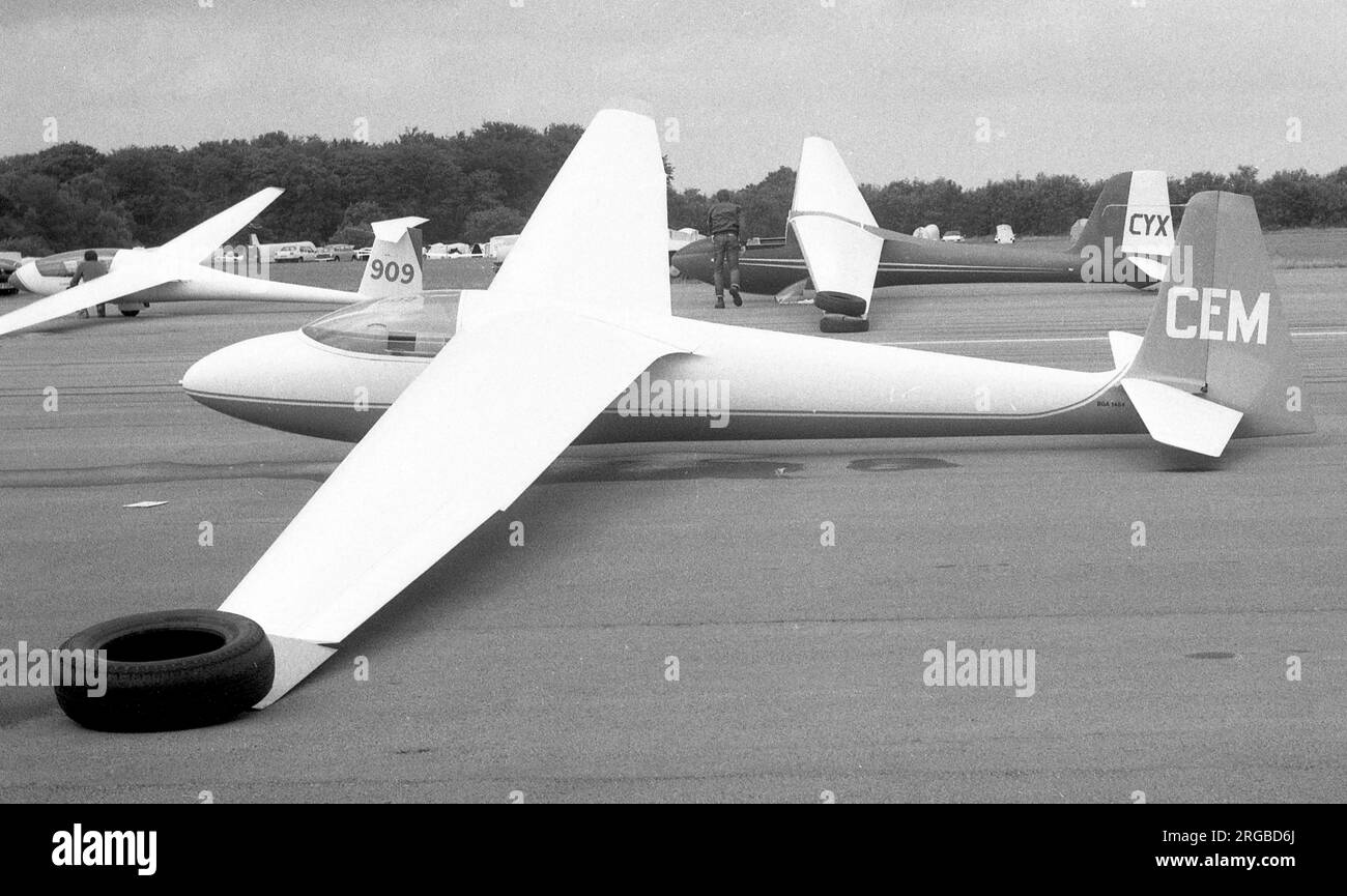 Schleicher K-6E 'CEM', (msn 4212, BGA No.1484), at Lasham for a regional gliding competition in the 1980s. Stock Photo