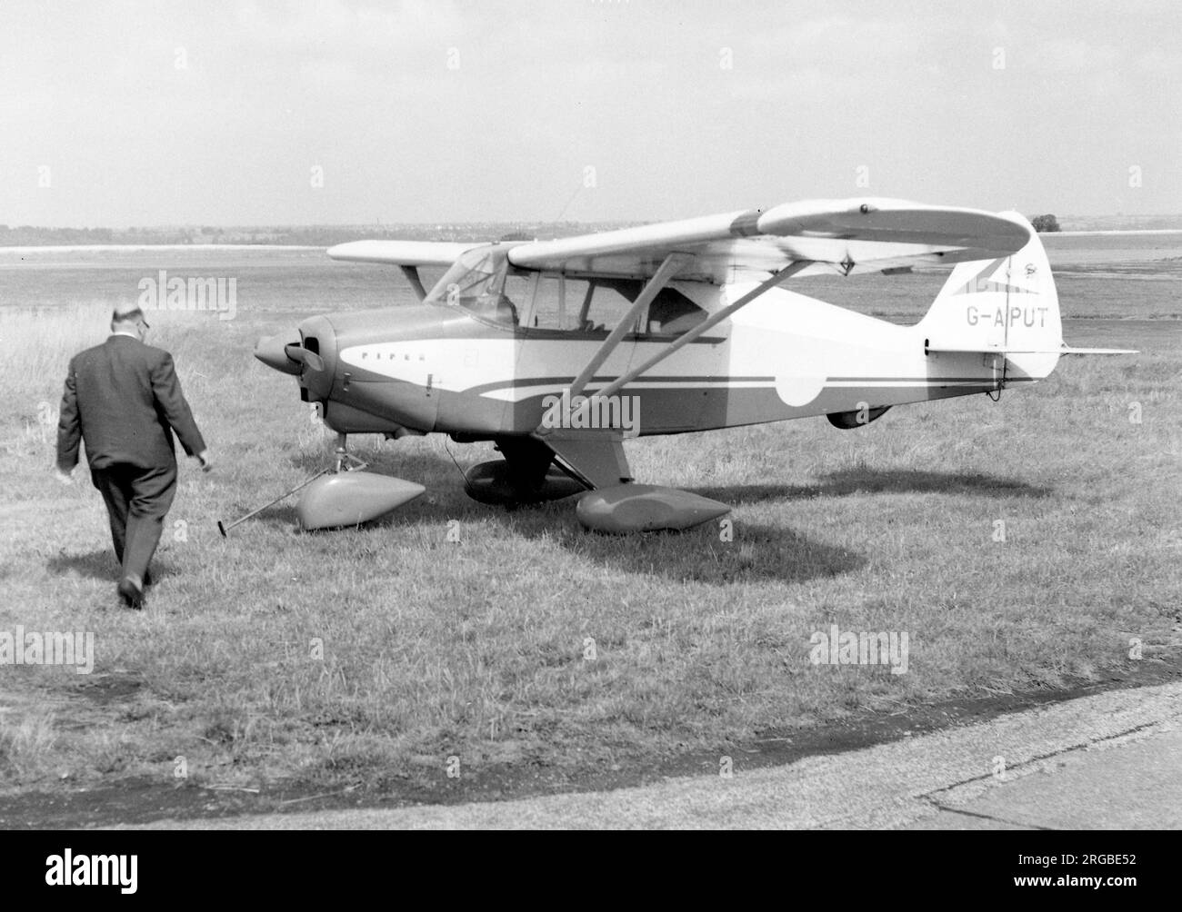 Piper PA-22-160 Tri-Pacer G-APUT (msn 22-6673), at Tollerton Stock ...