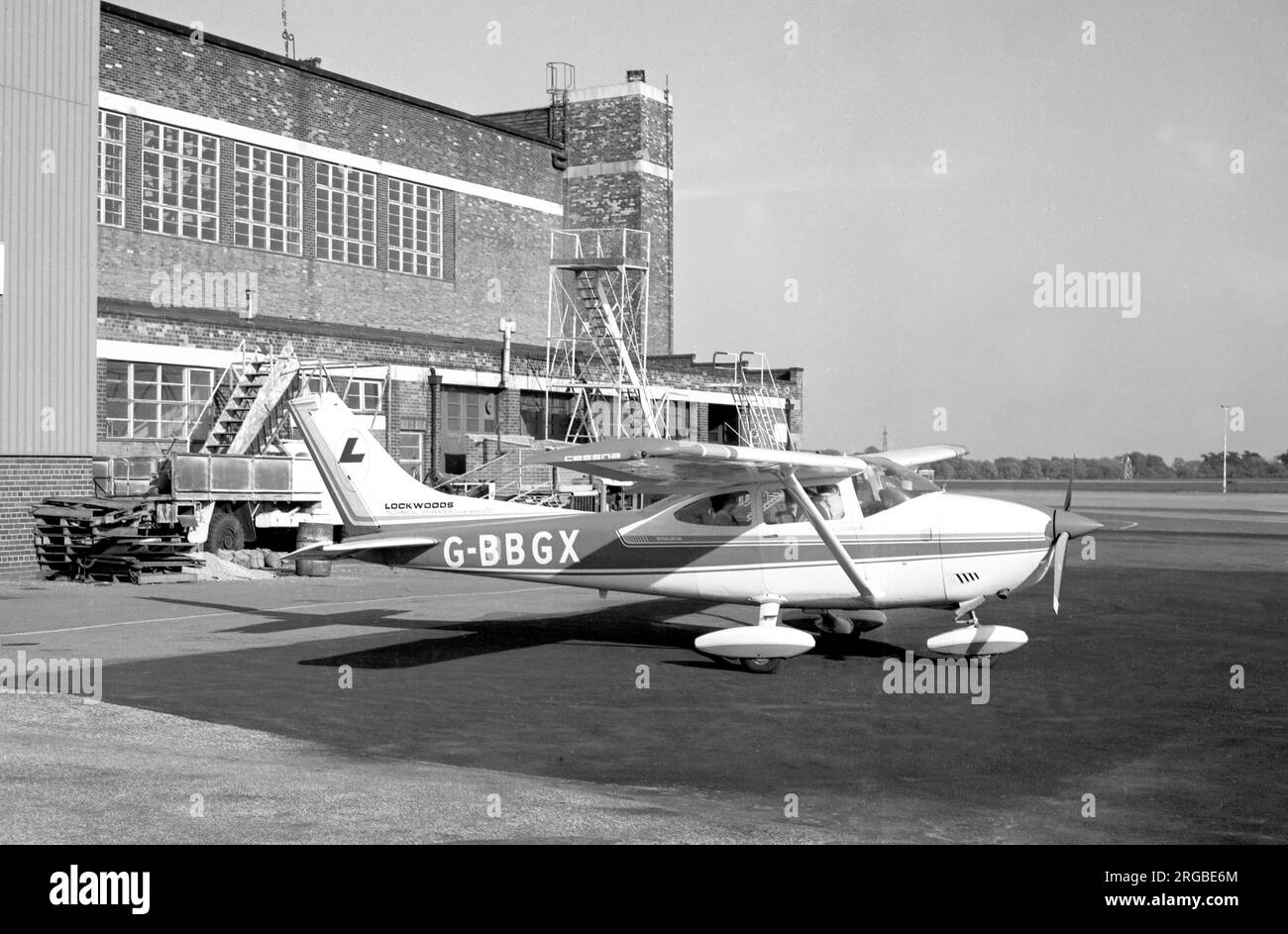 Cessna 182 Black and White Stock Photos & Images - Alamy