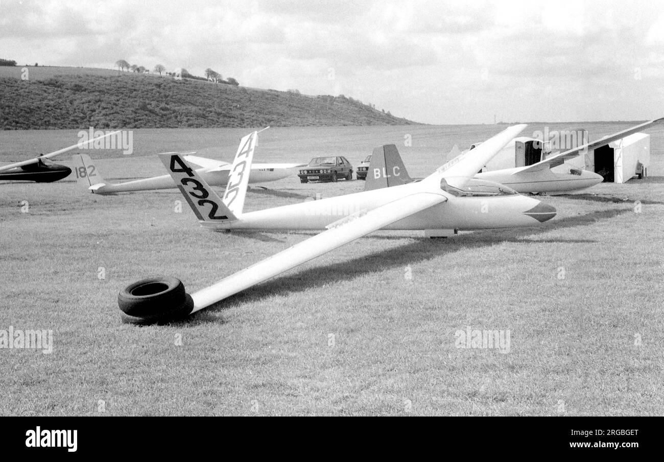 SchemppHirth SHK '432' (msn 39, BGA.1544), at the London Gliding Club