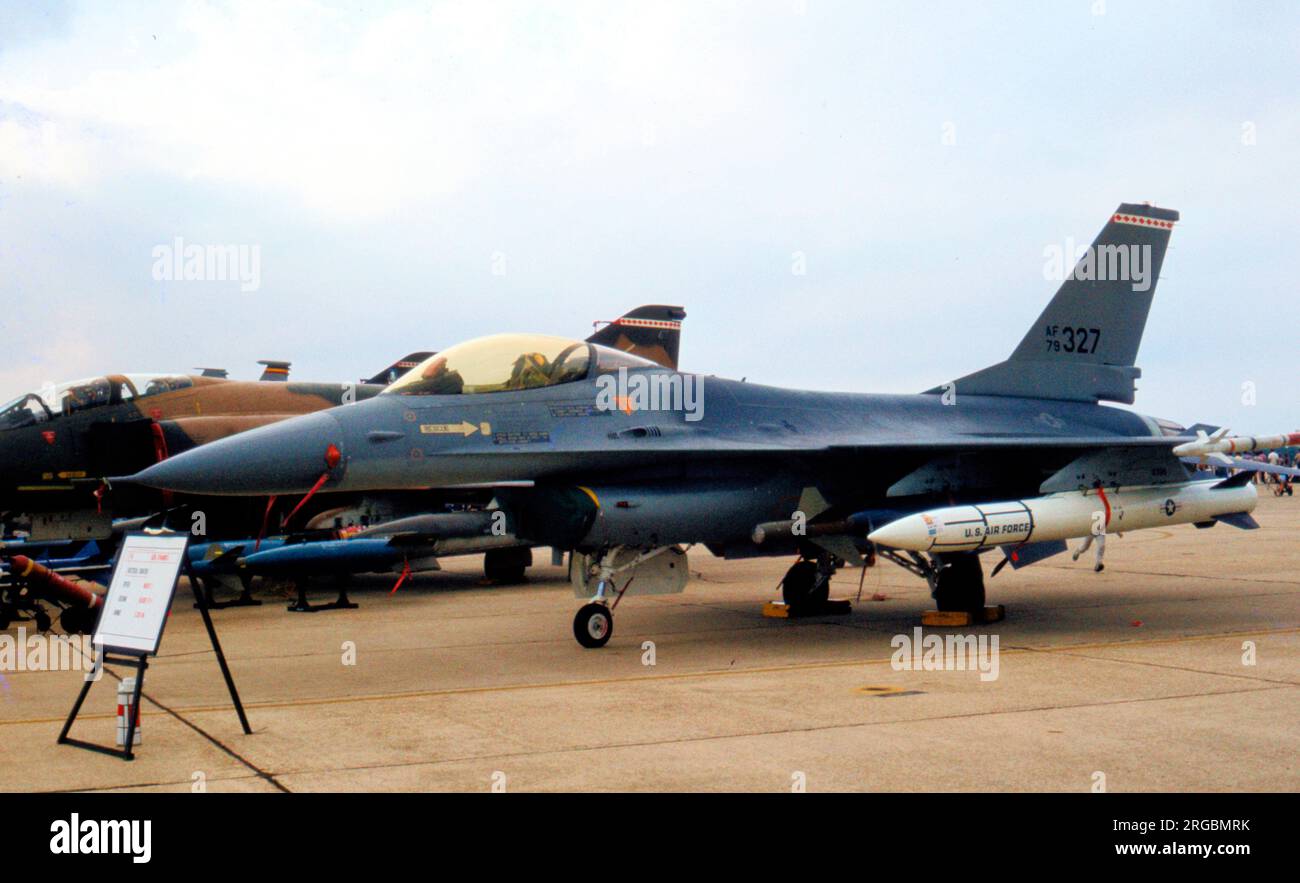US. AIR   ジェネラル　ダイナミックスF-16A General dynamics f 16a block 10 hi-res stock photography and