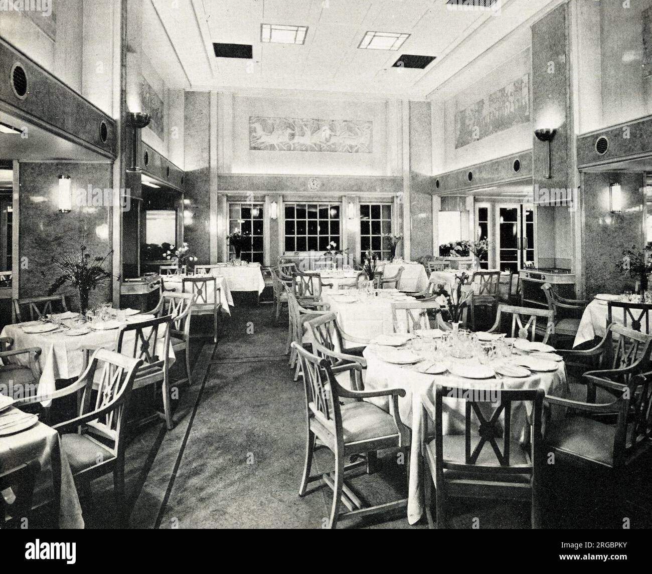 MV Britannic, Restaurant, January 1949 Stock Photo