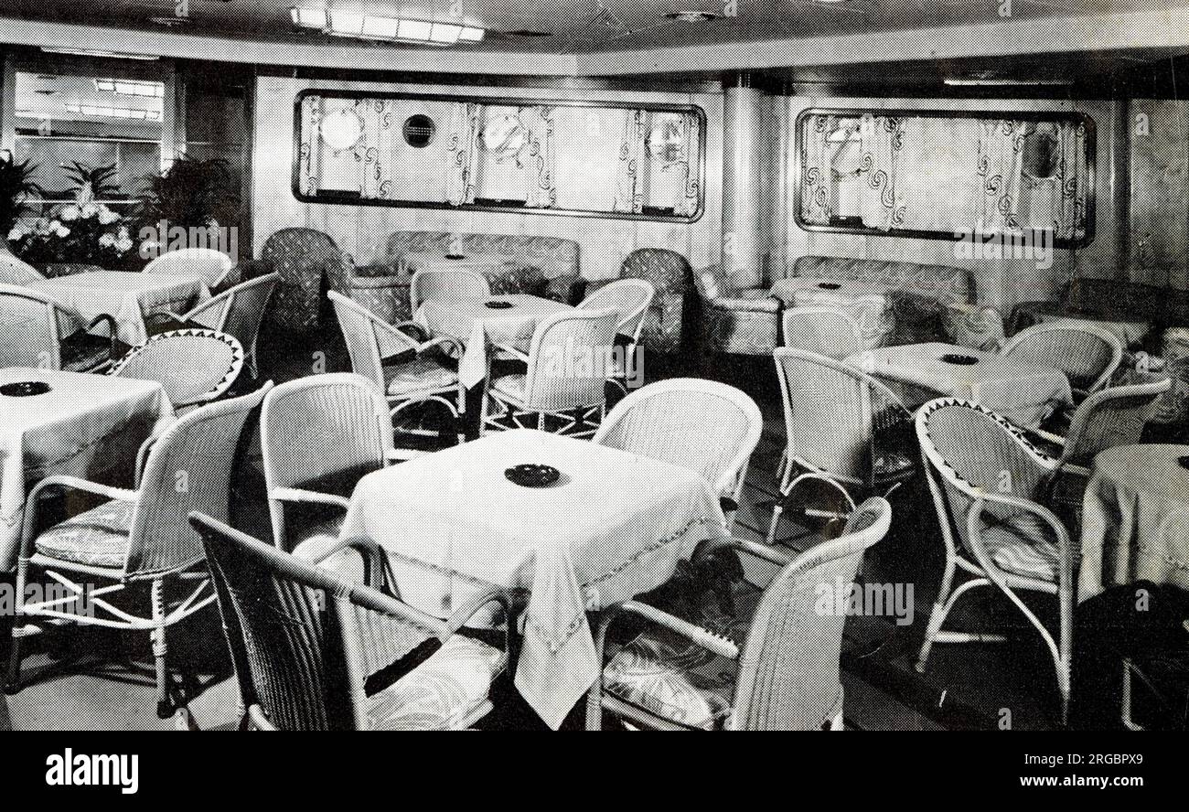 RMS Queen Mary, Winter Garden, January 1949 Stock Photo Alamy