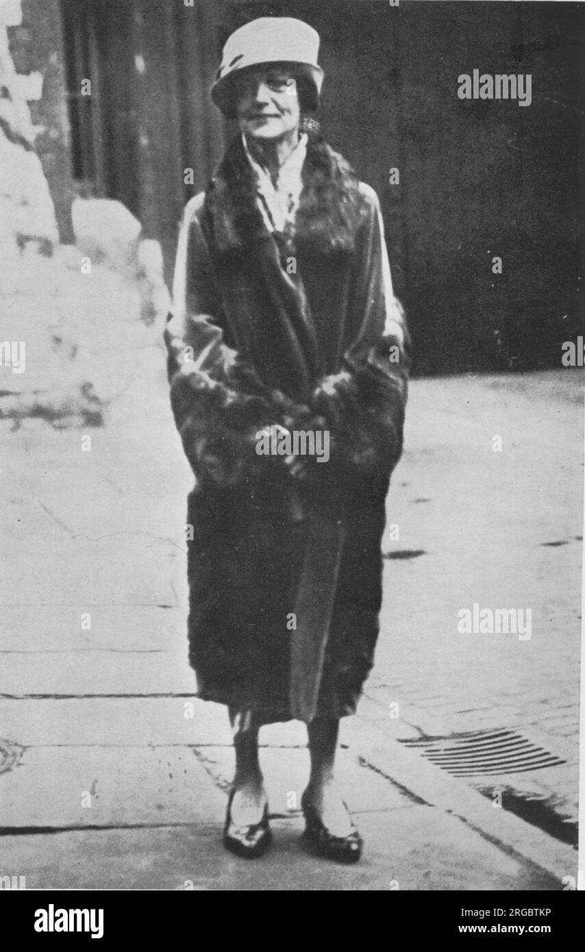 Kate Evelyn 'Ma' Meyrick (1875 -1933), an Irish business woman and 'Queen' of the London nightclub scene, pictured leaving Holloway Prison after one of her five stretches inside after being prosecuted for illegally selling intoxicants. She ran '43', a late-night jazz club at 43 Gerrard Street in Soho, was prosecuted several times for breaching licensing laws and went to prison for bribing policemen to ignore these breaches. Her book 'Secrets of the 43' was banned on its publication in 1933. Three of her daughters married peers of the realm. Stock Photo