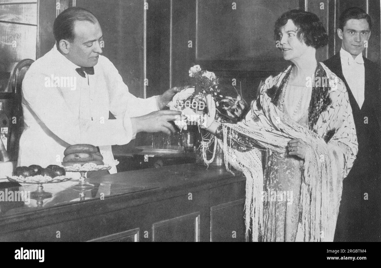 Kate Evelyn 'Ma' Meyrick (1875 -1933), an Irish business woman and 'Queen' of the London nightclub scene, pictured at the '43' with Hugo, the famous barman there. She ran '43', a late-night jazz club at 43 Gerrard Street in Soho, was prosecuted several times for breaching licensing laws and went to prison for bribing policemen to ignore these breaches. Her book 'Secrets of the 43' was banned on its publication in 1933. Three of her daughters married peers of the realm. Stock Photo
