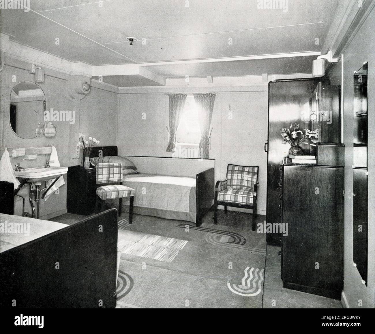 RMS Queen Mary, Stateroom in Tourist Class Date 1930s Stock Photo Alamy
