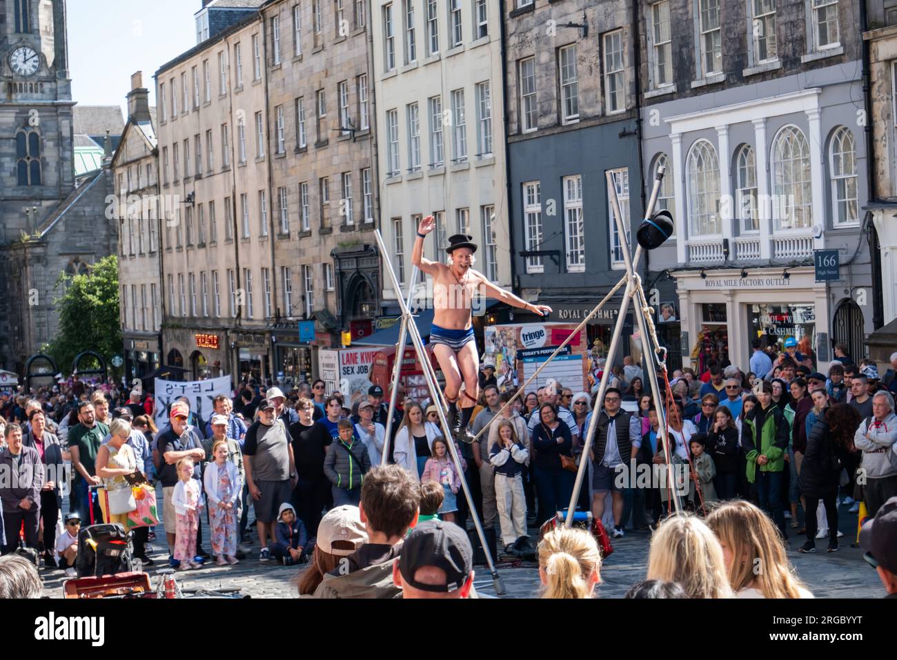 Edinburgh, Scotland, UK. 8th August, 2023. Circus performer, Kwabana Lindsay entertains on The Royal Mile during The Edinburgh Fringe Festival. Credit: Skully/Alamy Live News Stock Photo