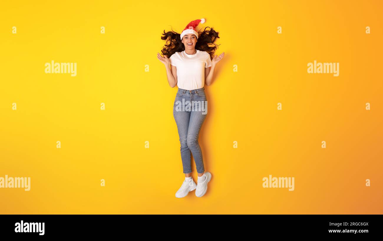 Woman wearing yellow top santa hi-res stock photography and images - Alamy