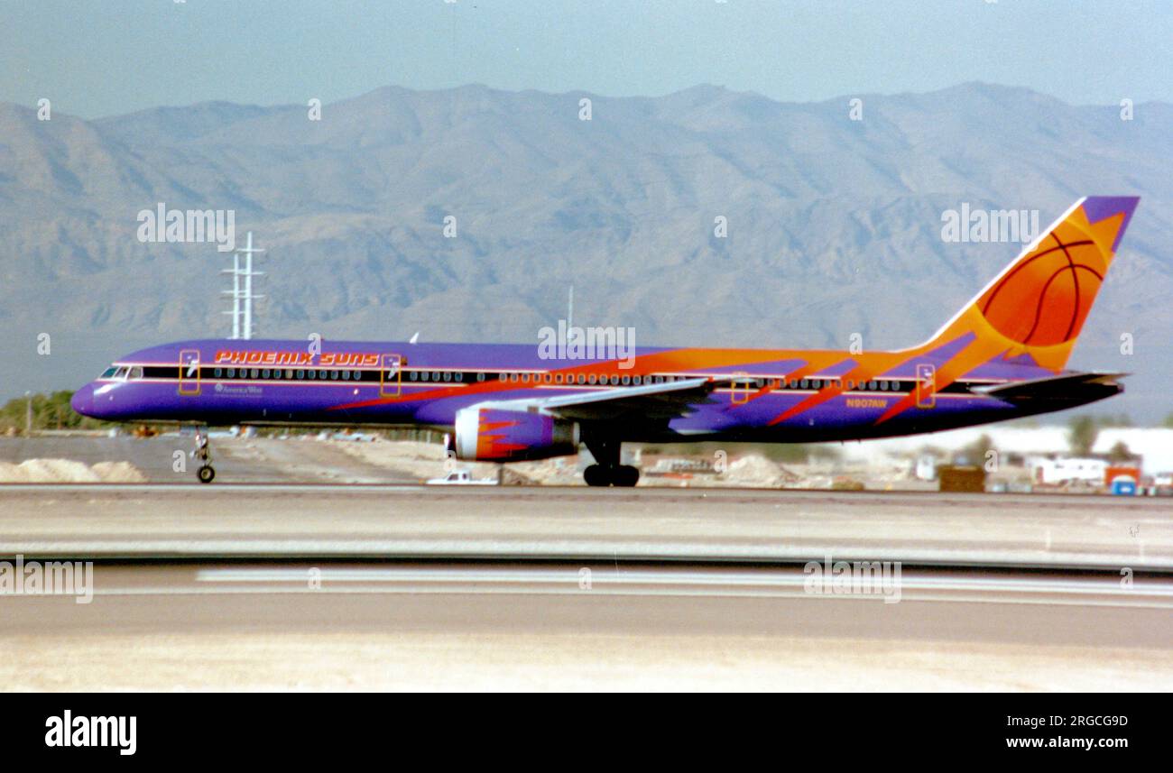 Boeing 757-225 N907AW 'Phoenix Suns' (msn 22691, line number 155), of America West. Stock Photo
