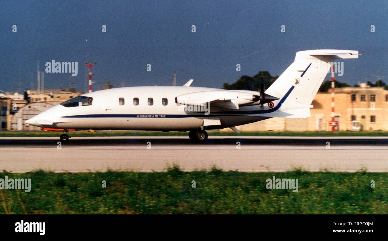 Aeronautica Militare Italiano - Piaggio P-180 Avanti MM62162 (msn 1028), of 303 Gruppo, at RAF Fairford for the Royal International Air Tattoo on 23 July 1999 . (Aeronautica Militare Italiano - Italian Air Force) Stock Photo